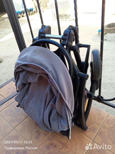 Прогулочная коляска yoya