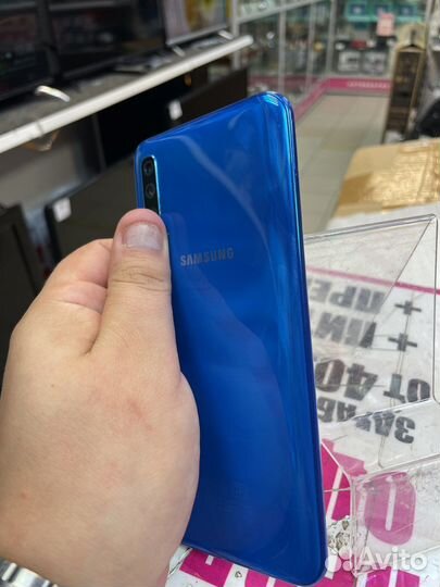 Телефон Samsung A50 4/64