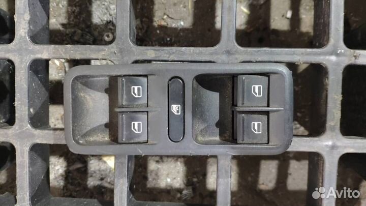 Блок управления стеклоподъемниками от Skoda Rooms