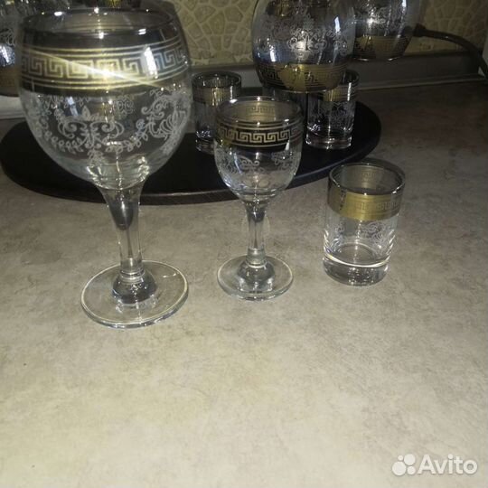 Мини-бар, фужеры и рюмки