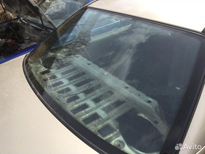 Стекло заднее Volkswagen Passat B3 1F 1990