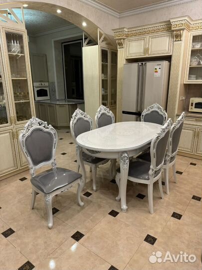 Кухонный стол и стулья