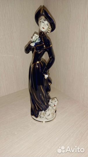 Статуэтка фарфор