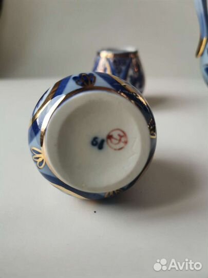 Фарфоровый кувшин с бокалами