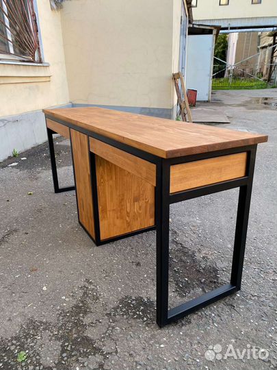 Маникюрный стол