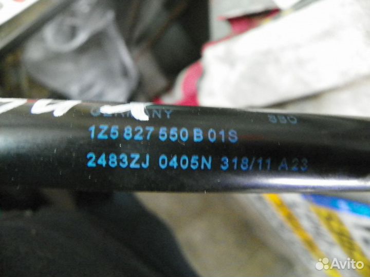 Амортизатор двери багажника Skoda Octavia