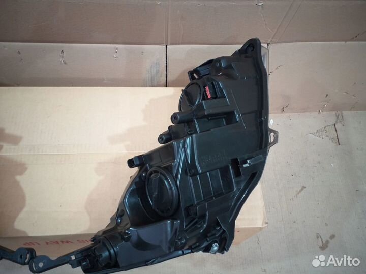 Opel Astra J фара передняя правая 09-16