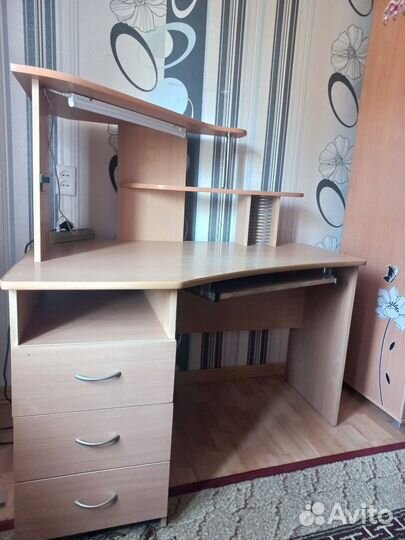 Компьютерный стол