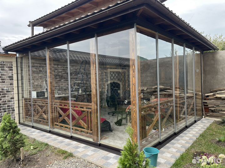 Раздвижное безрамное остекление