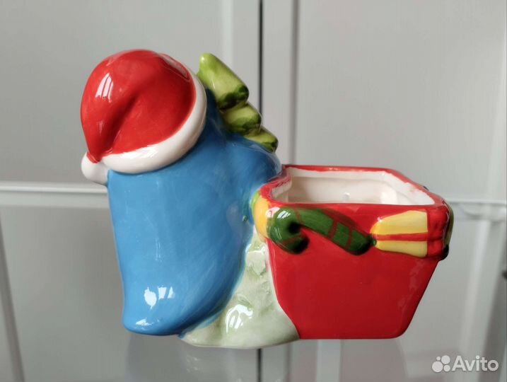 Свеча и фигурки новогодние