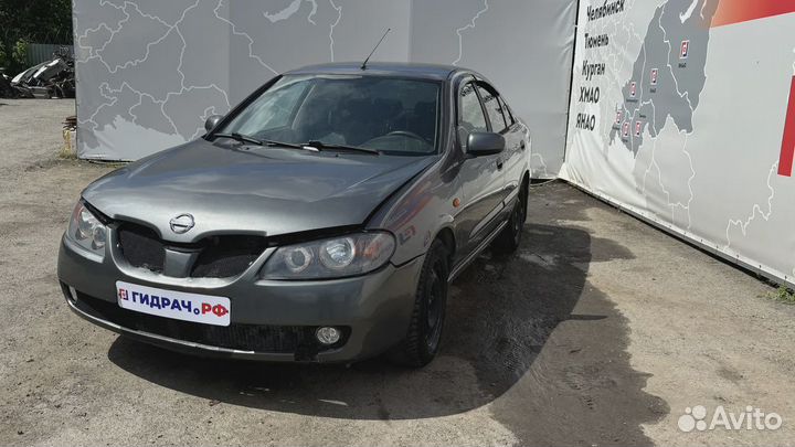 Фонарь задний внутренний правый Nissan Almera (N16