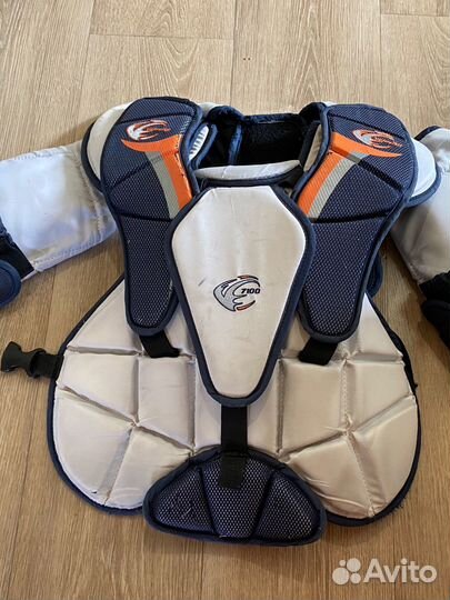 Вратарская хоккейная форма