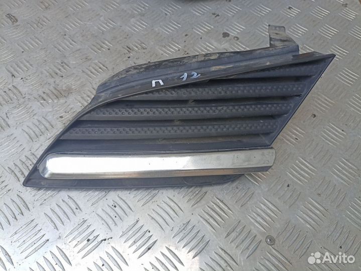 Решётка радиатора левая Nissan Primera P12