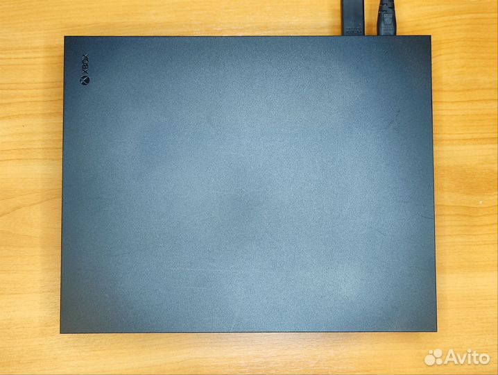 Xbox One X 1Tb. + 400 игр