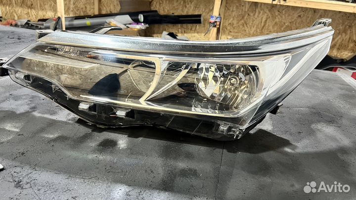 Фары toyota corolla е 180