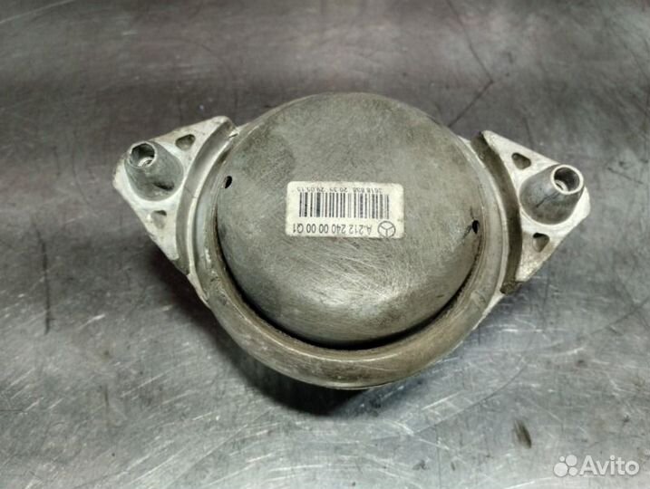 Подушка крепления двигателя левая Mercedes E-Class