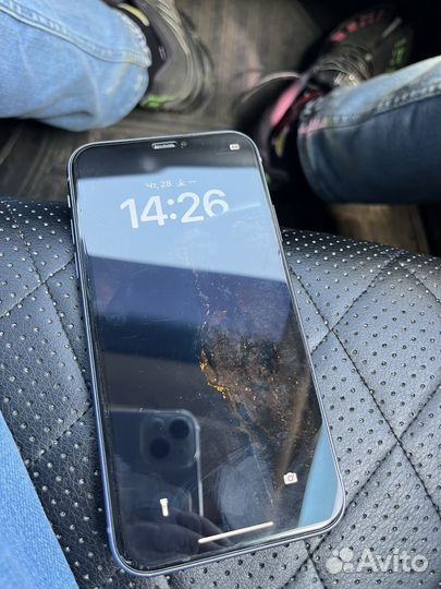 Телефон iPhone 11