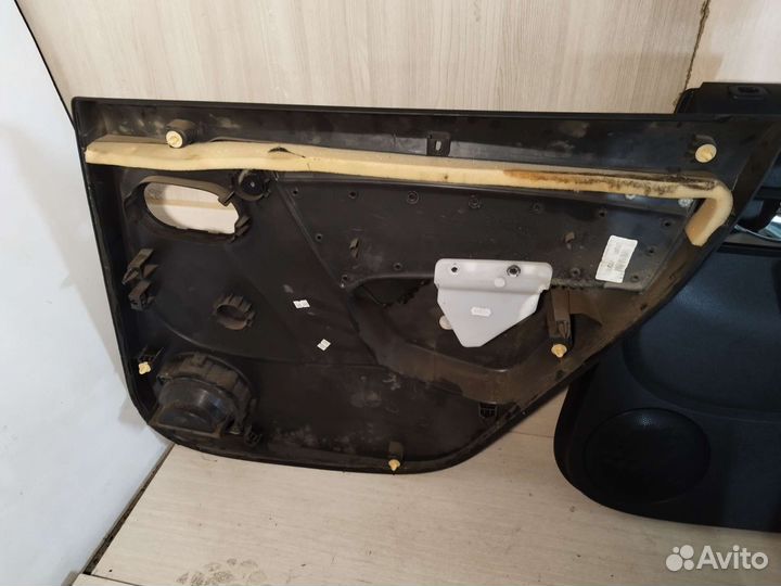 Обшивка задней левой двери Nissan Terrano 3