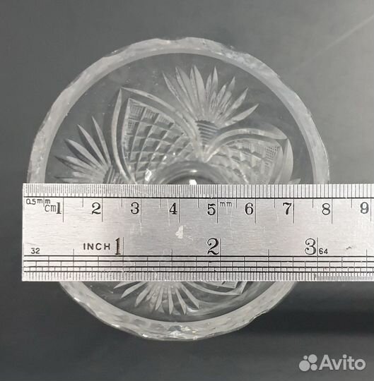 Небольшая винтажаная хрустальная вазочка