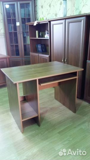 Стол компьютерный новый 1000х700 орех