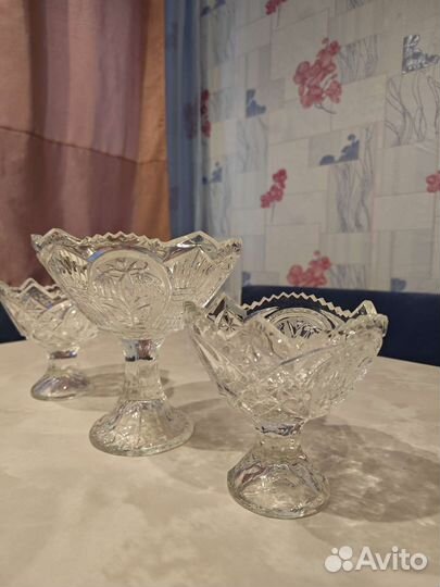 Хрустальная конфетница на ножке хрустальная