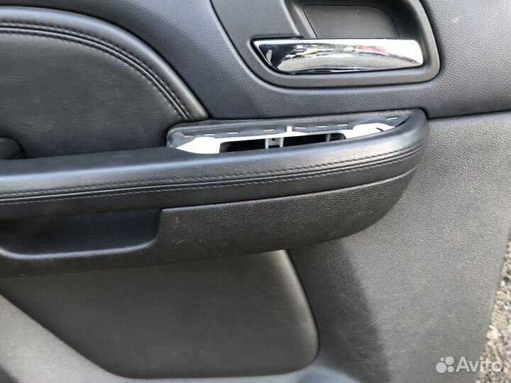 Обшивка двери задней Cadillac Escalade III 06-14