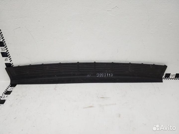 Накладка заднего бампера Toyota Land Cruiser 200