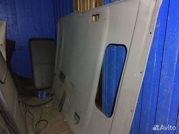 Задняя дверь соболь,окна боковые