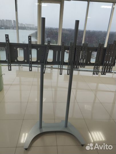 Стойки для студийных мониторов