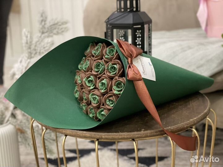 Шоколадные розы пионы в букете цветы