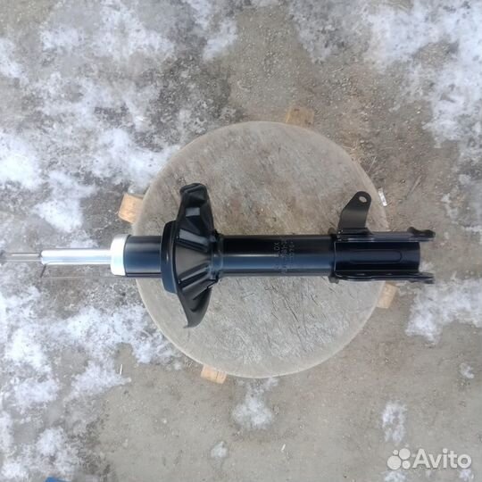 Стойка амортизатора mazda Premacy