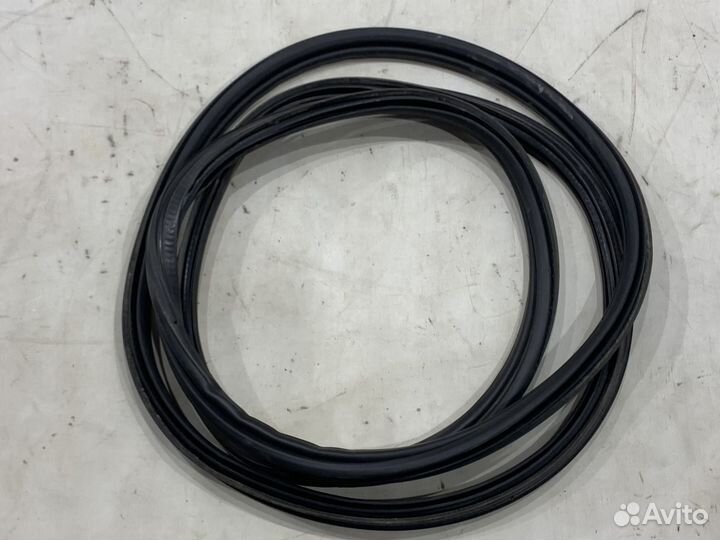 Уплотнитель проема двери багажника BMW X6 F16