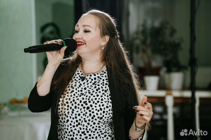 Ведущая, тамада