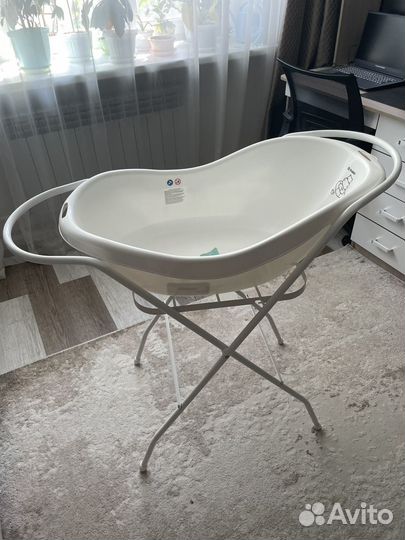 Детская ванночка для купания с подставкой