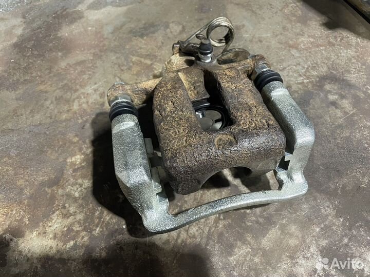 Суппорт тормозной задний правый Hyundai Solaris