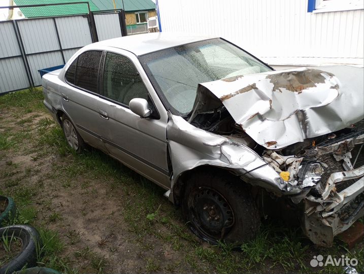 Nissan Sunny 1.5 AT, 2001, битый, 295 000 км