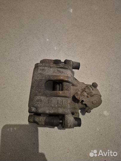 Суппорт задний правый ford focus 3