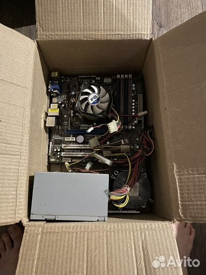 Коробка с комплектующими для пк