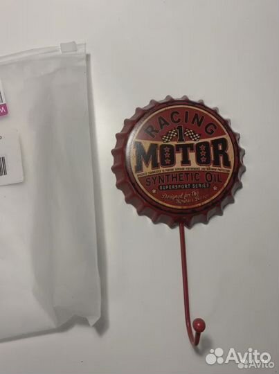 Вешалка-крючок Пивная пробка в стиле лофт на стену