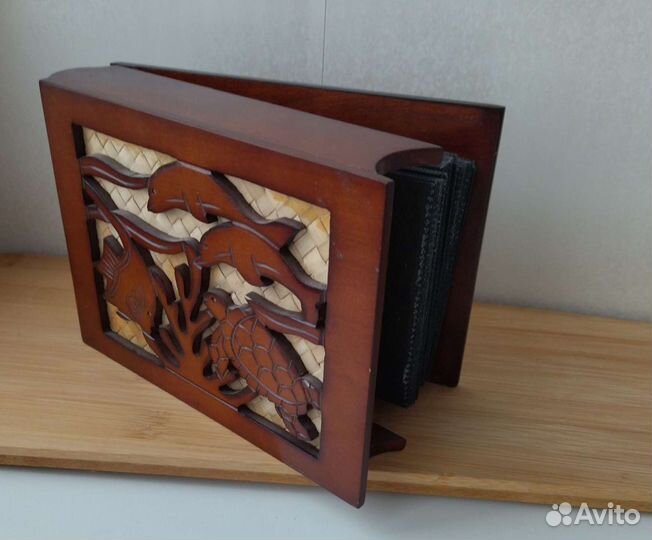 Фотоальбом из дерева с резьбой