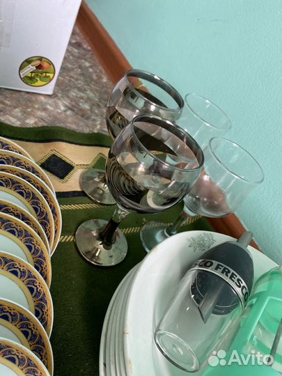 Тарелки сахарница бокалы мерный стакан