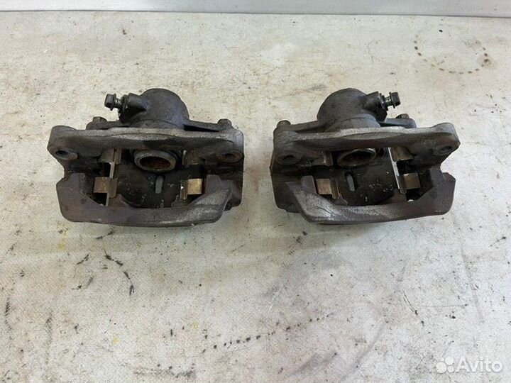 Суппорта задние пара задняя Subaru Forester SJ5