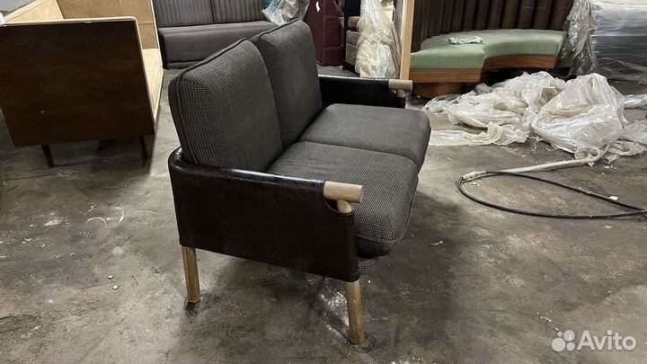 Кожаный диван