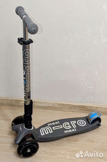 Детский трехколесный самокат Maxi Micro Deluxe LED
