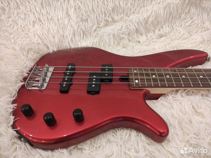 Бас гитара yamaha
