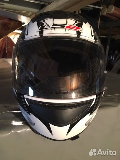 Продаётся 2 шлема для мототехники