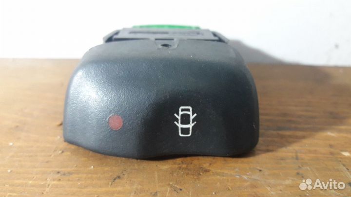 Кнопка центрального замка Рено Сценик 1