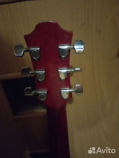 Акустическая гитара