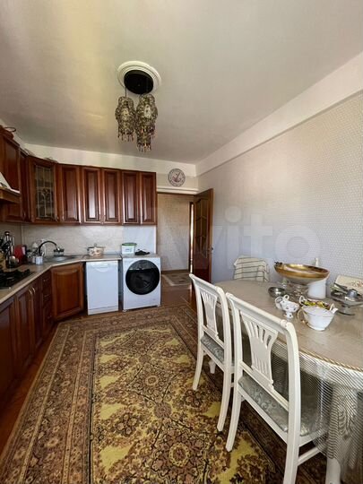 4-к. квартира, 100 м², 8/9 эт.