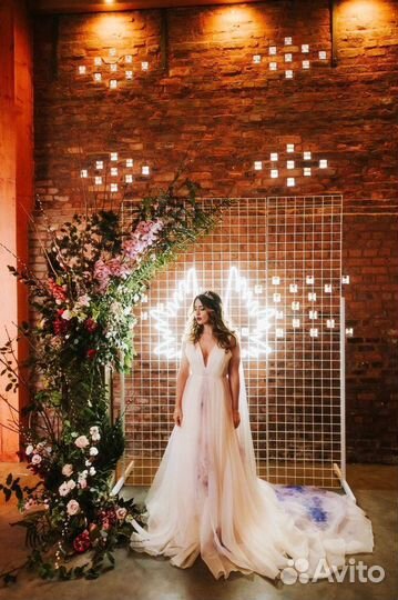 Неоновая вывеска / Световые буквы